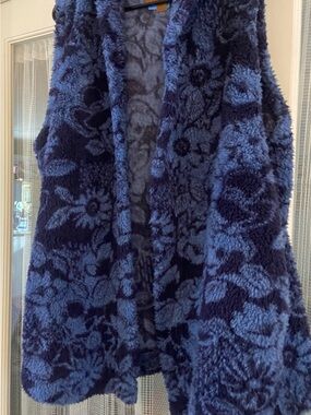 Koolaburra Blue Floral Plush Open-Front Teddy Vest